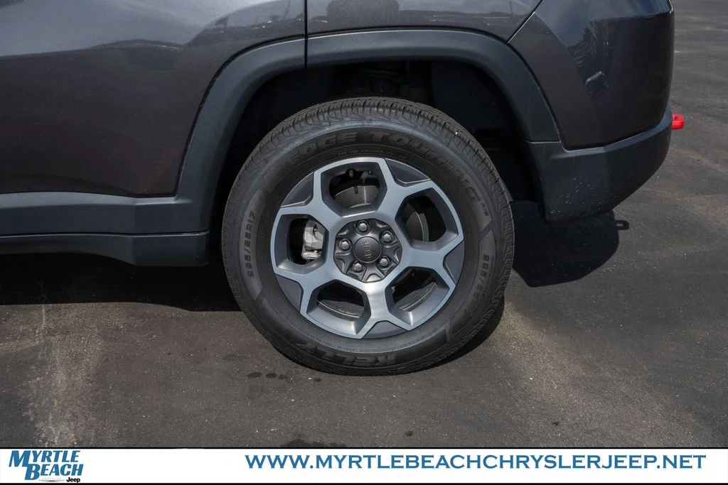 Certified Used 2022 Granite Crystal Metallic Clearcoat Jeep Trailhawk image 12