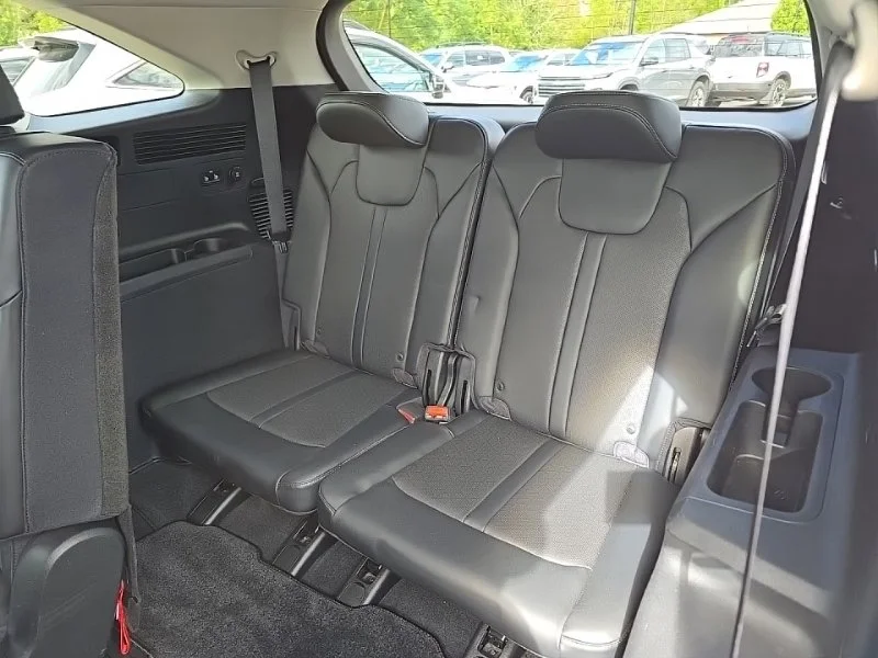 Used 2021 White Kia S image 29