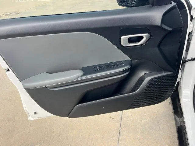 Used 2025 White Kia LX image 9