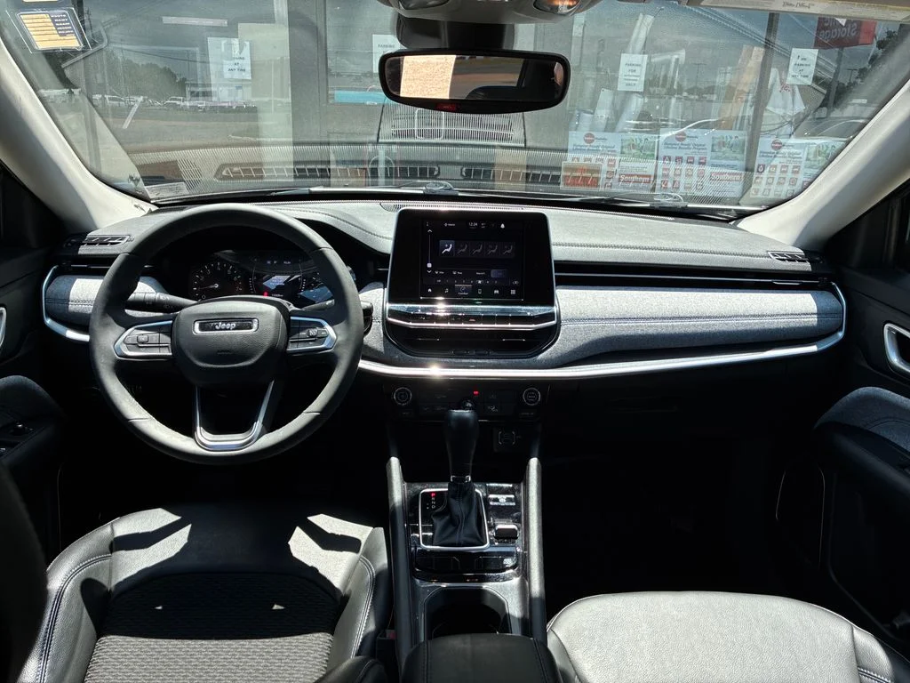 Used 2022 Gray Jeep Latitude image 13