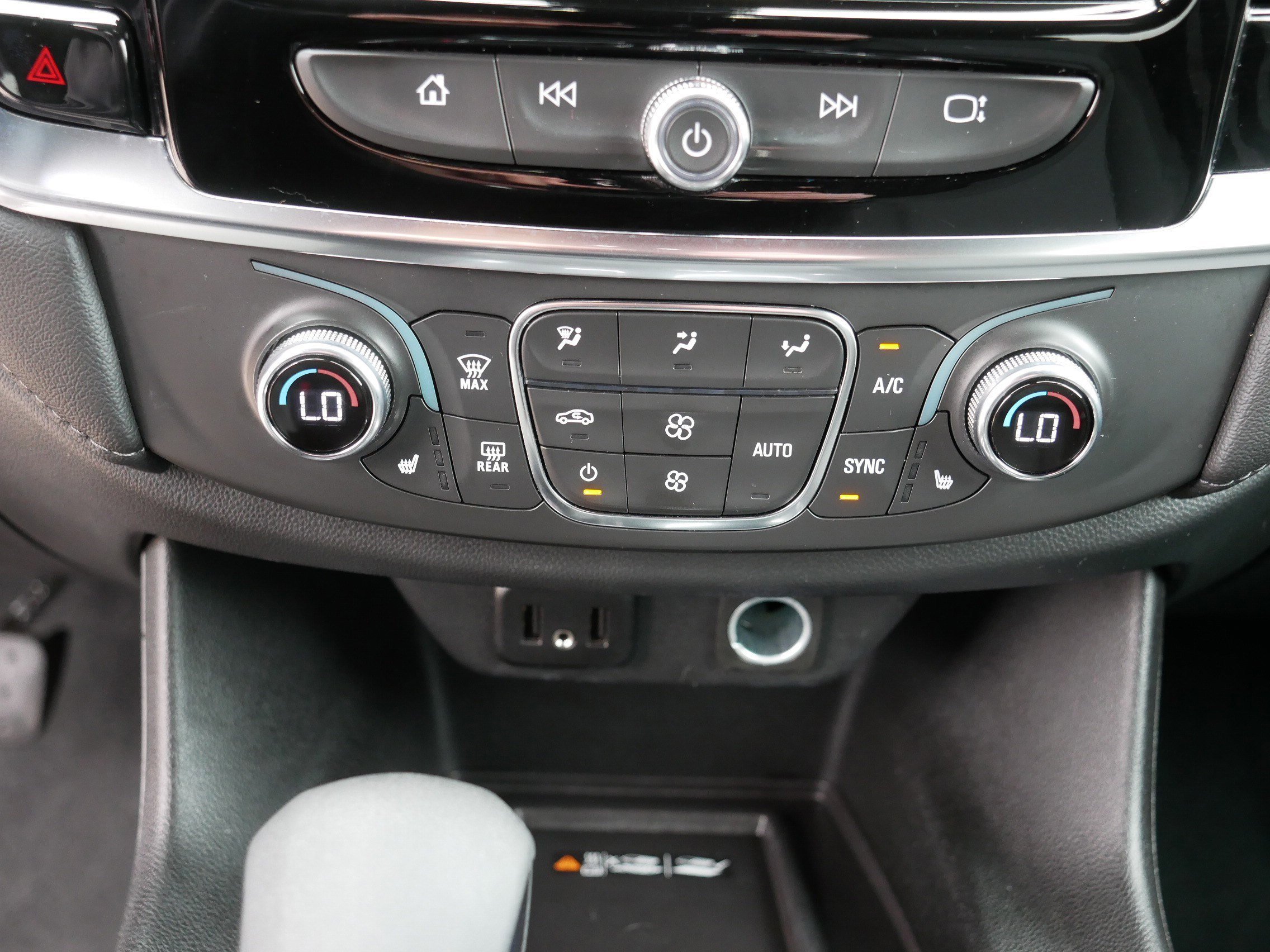 Used 2023 Summit White Chevrolet LT Cloth image 23