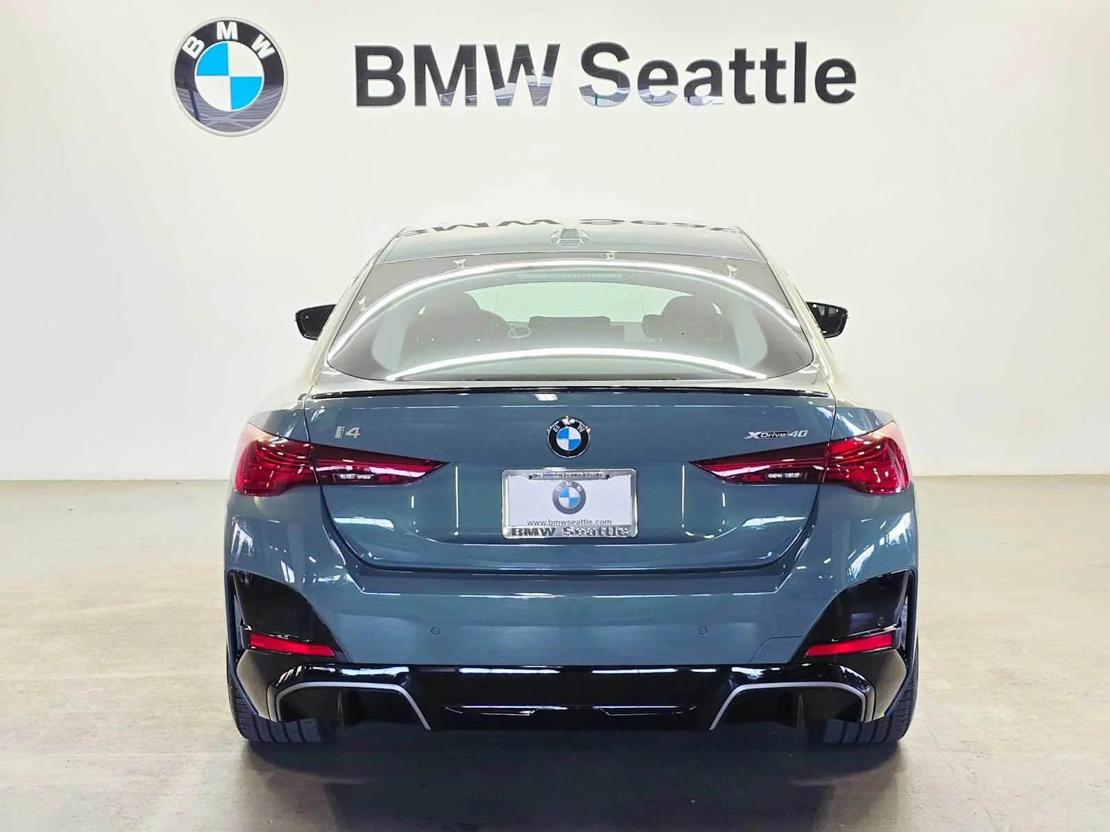 New 2026 Cape York Green Metallic BMW xDrive40 image 5