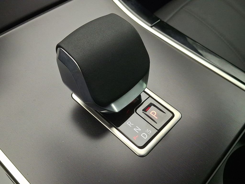 New 2026 Santorini Black Land Rover Dynamic image 12