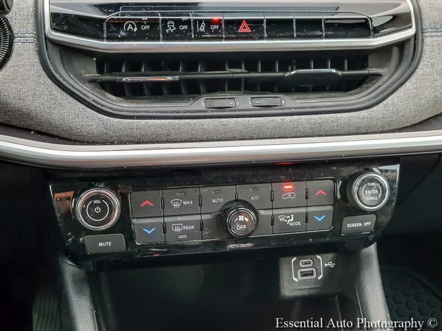 Used 2022 Blue Jeep Latitude image 17