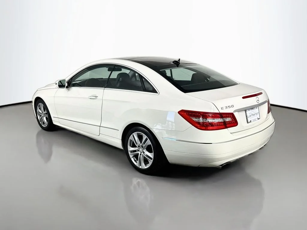 Used 2010  Mercedes-Benz E 350 image 3