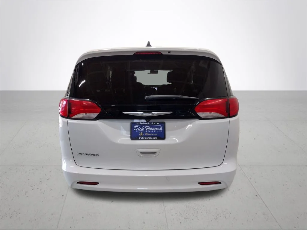 Used 2023 White Chrysler LX image 12