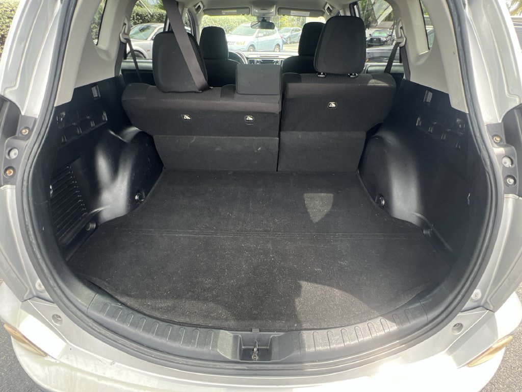 Used 2018 Silver Toyota LE image 23