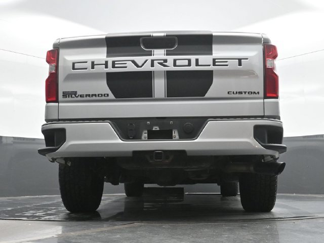 Used 2022 Silver Chevrolet Custom image 18
