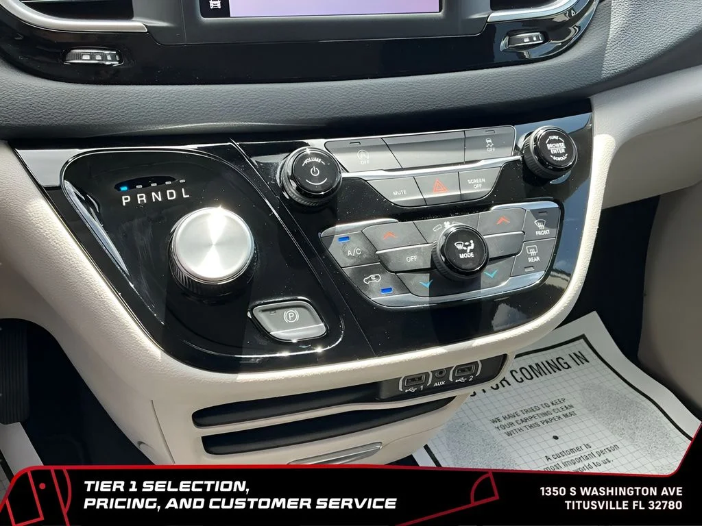 Used 2023 White Chrysler LX image 28