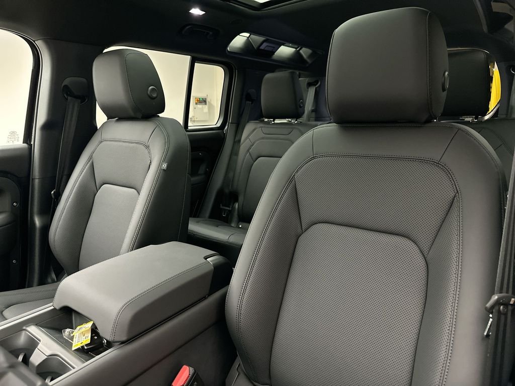 New 2026 Santorini Black Metallic Land Rover S image 18