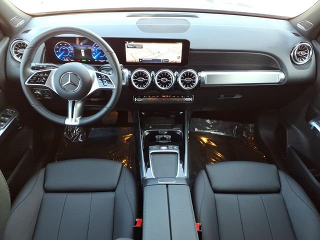 Certified Used 2025 Gray Mercedes-Benz 300 image 4