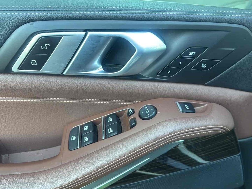 Used 2020 Blue BMW xDrive40i image 32