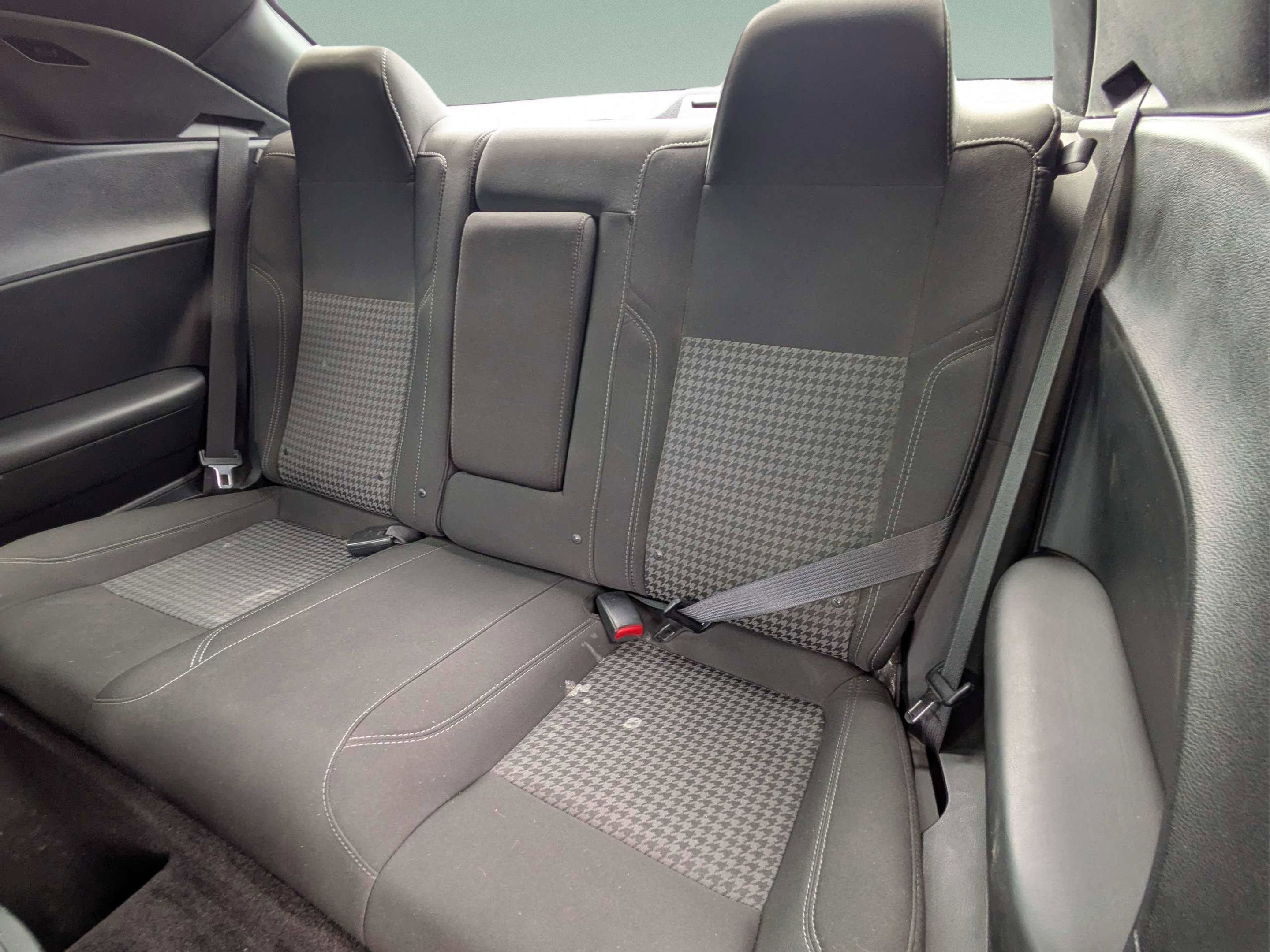 Used 2015 Bright White Clearcoat Dodge SXT image 11