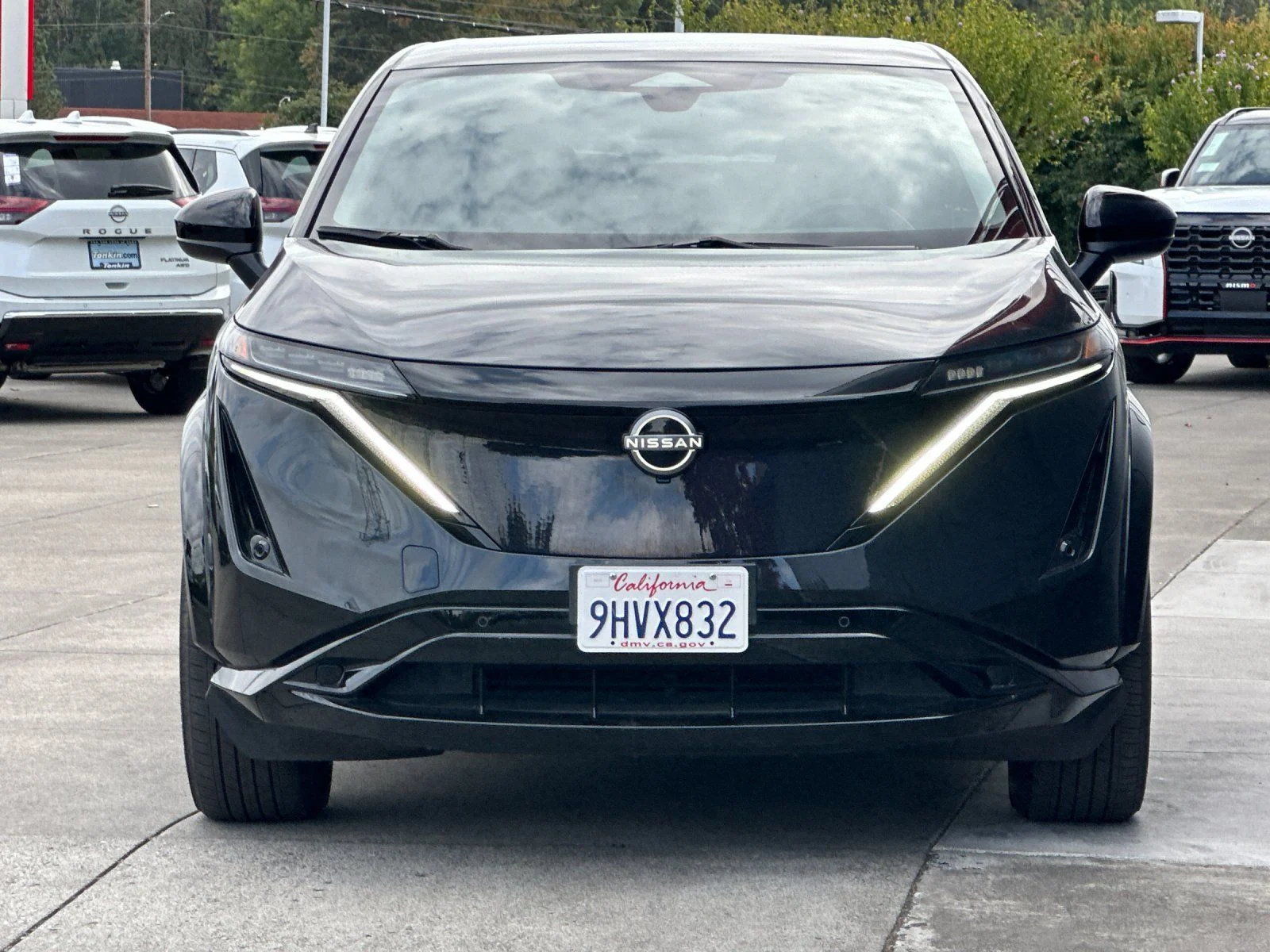 Used 2023 Black Diamond Pearl Nissan ENGAGE image 8