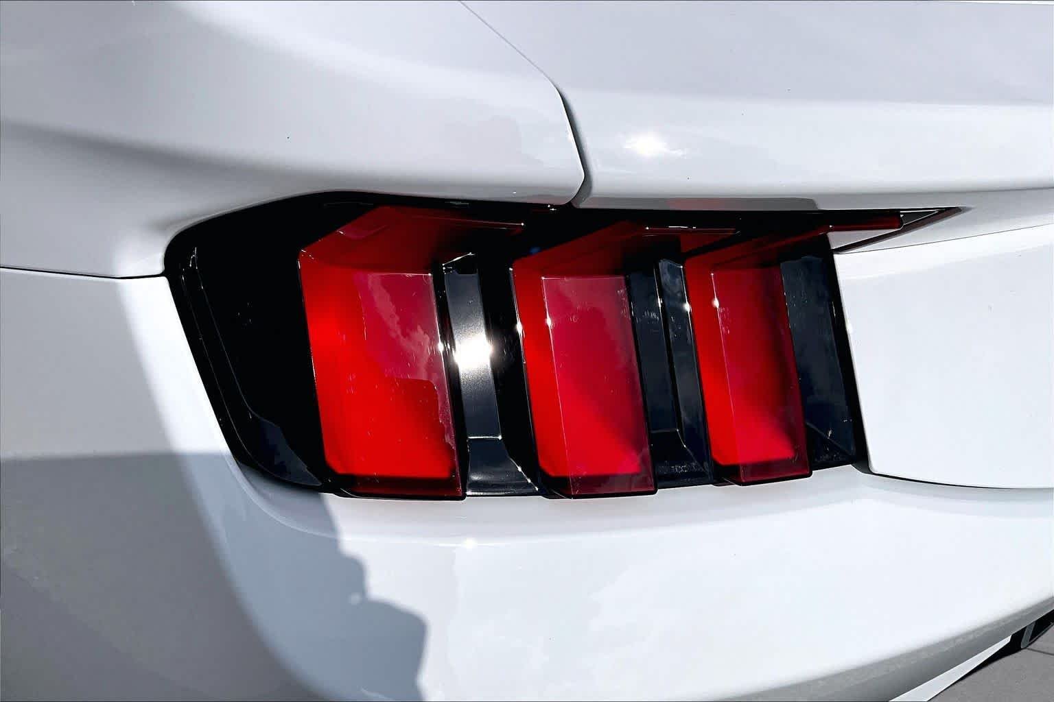 Used 2025 Oxford White Ford EcoBoost image 28