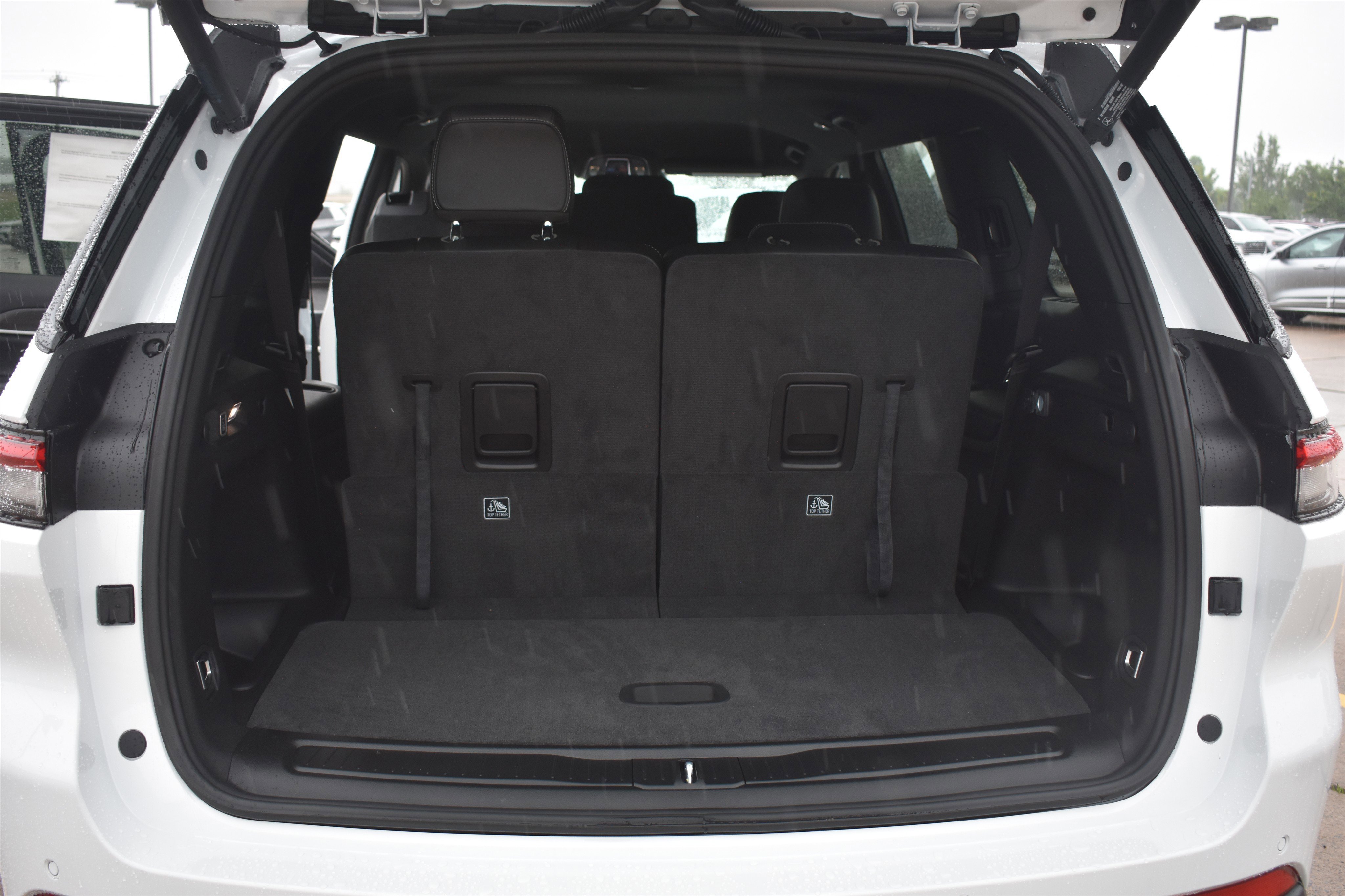 New 2026 Bright White Clear-Coat Exterior Paint Jeep Laredo Altitude image 15