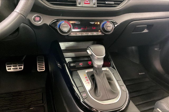 Used 2022 White Kia GT-Line image 8