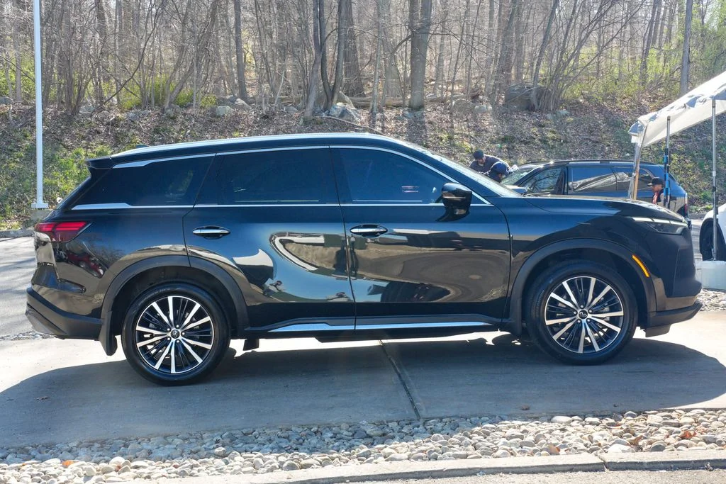 Used 2023 Black INFINITI Sensory image 8