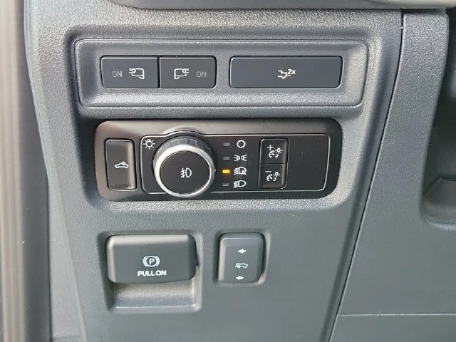 Used 2023 White Metallic Ford Lariat image 21