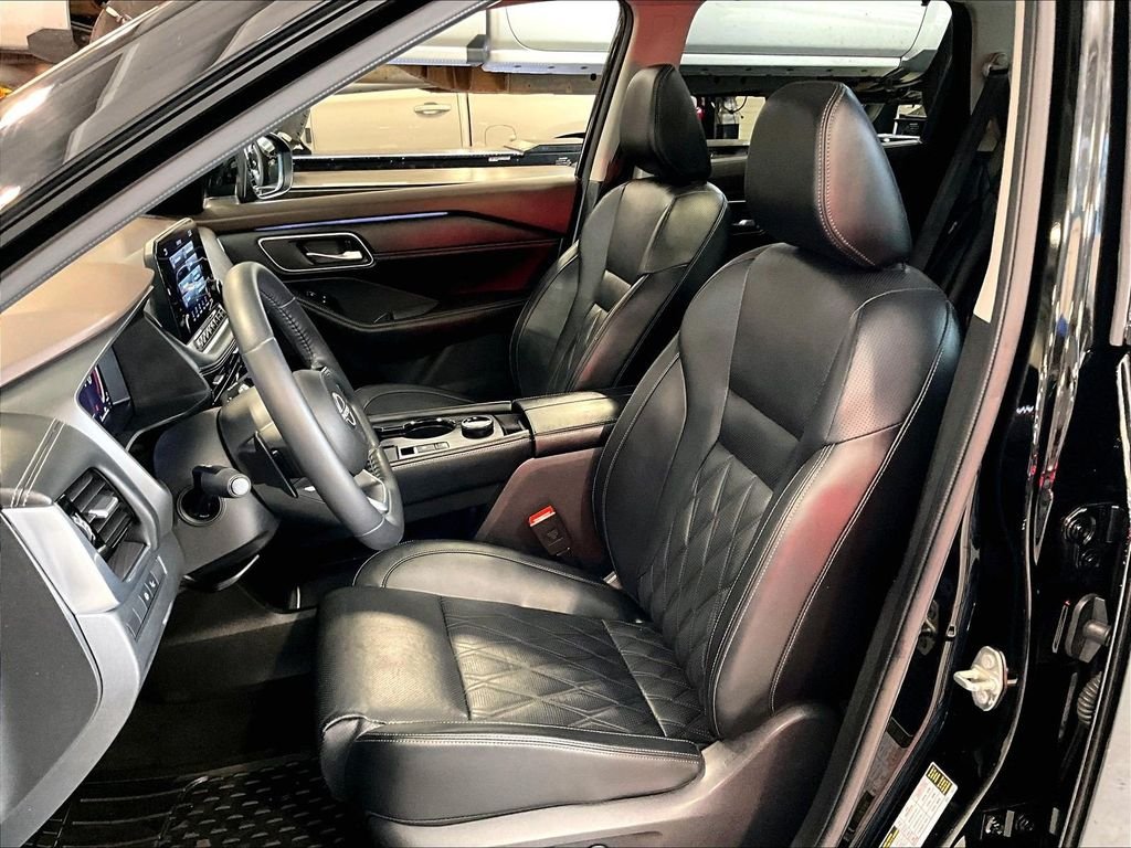 Used 2023 Black Nissan Platinum image 10