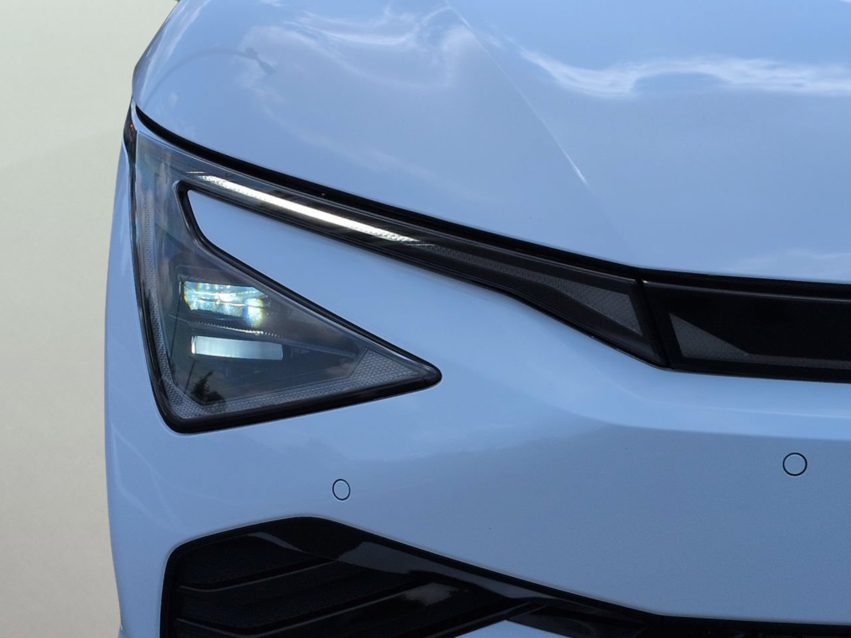 New 2026 Glacial White Pearl / Black Ro Kia GT-LINE image 31