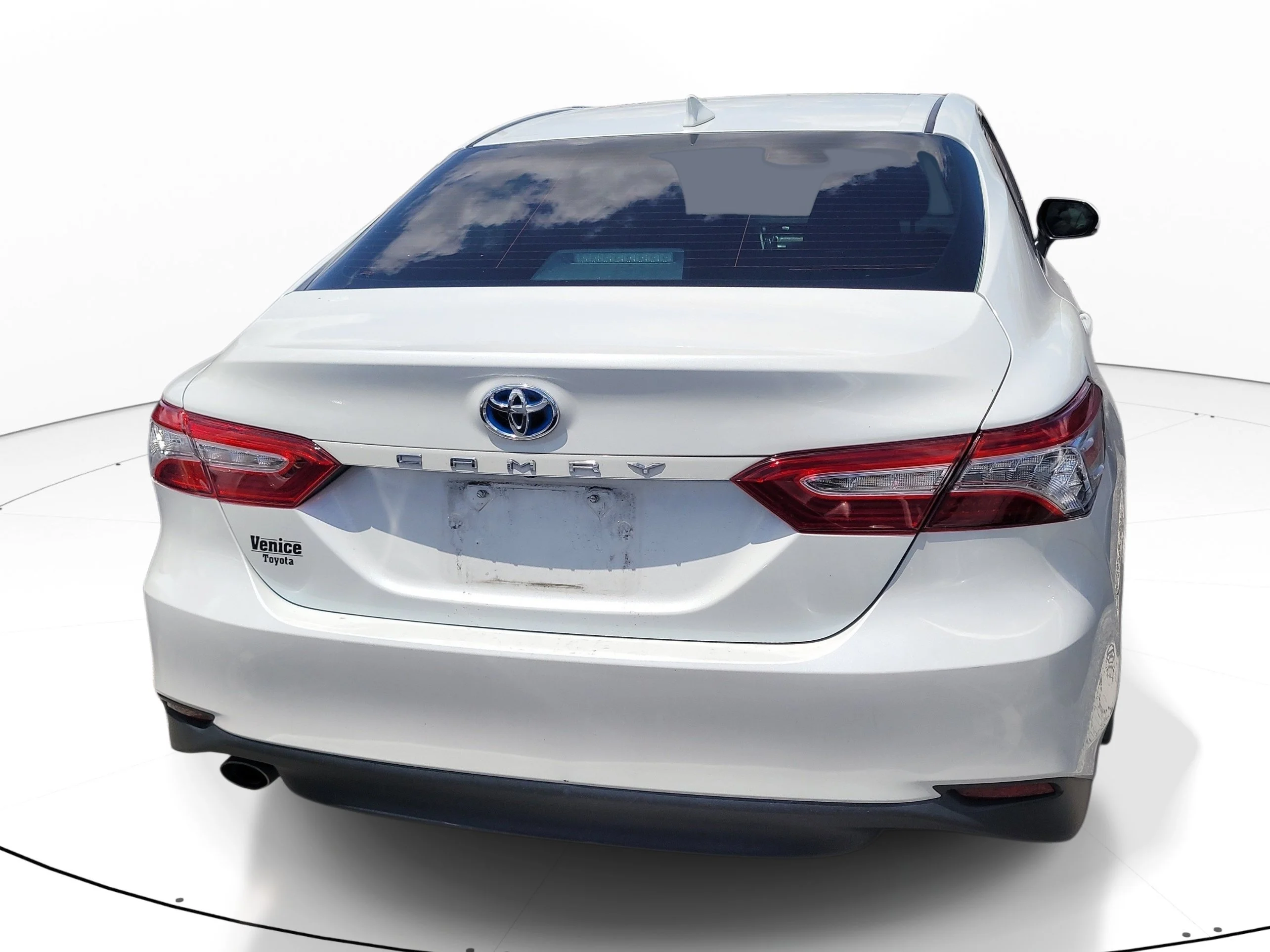 Used 2020 Pearl Toyota Hybrid XLE image 5