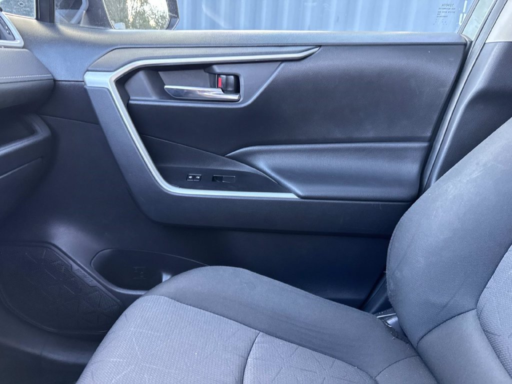 Used 2021  Toyota XLE image 28