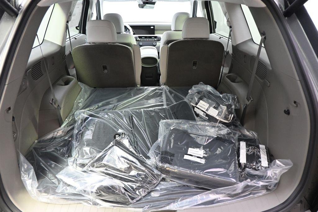 New 2026 Silver Metallic Hyundai SEL Premium AWD image 19