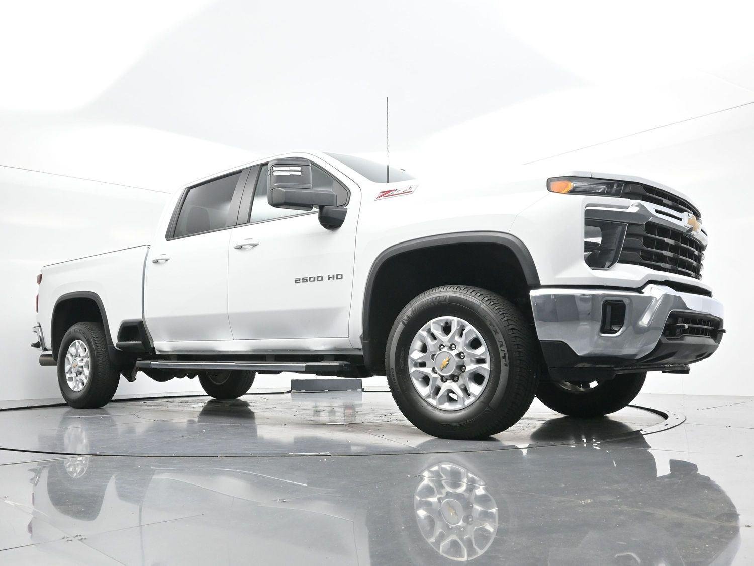 Used 2025 Summit White Chevrolet LT image 39