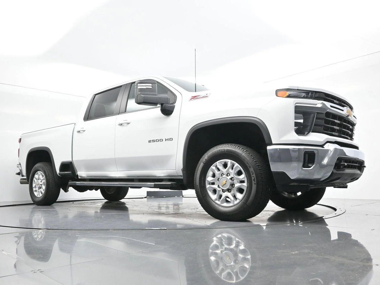 Used 2025 Summit White Chevrolet LT image 39