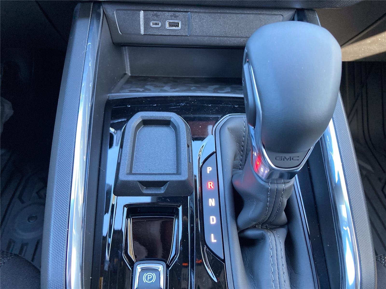 New 2026 Onyx Black GMC Elevation image 18