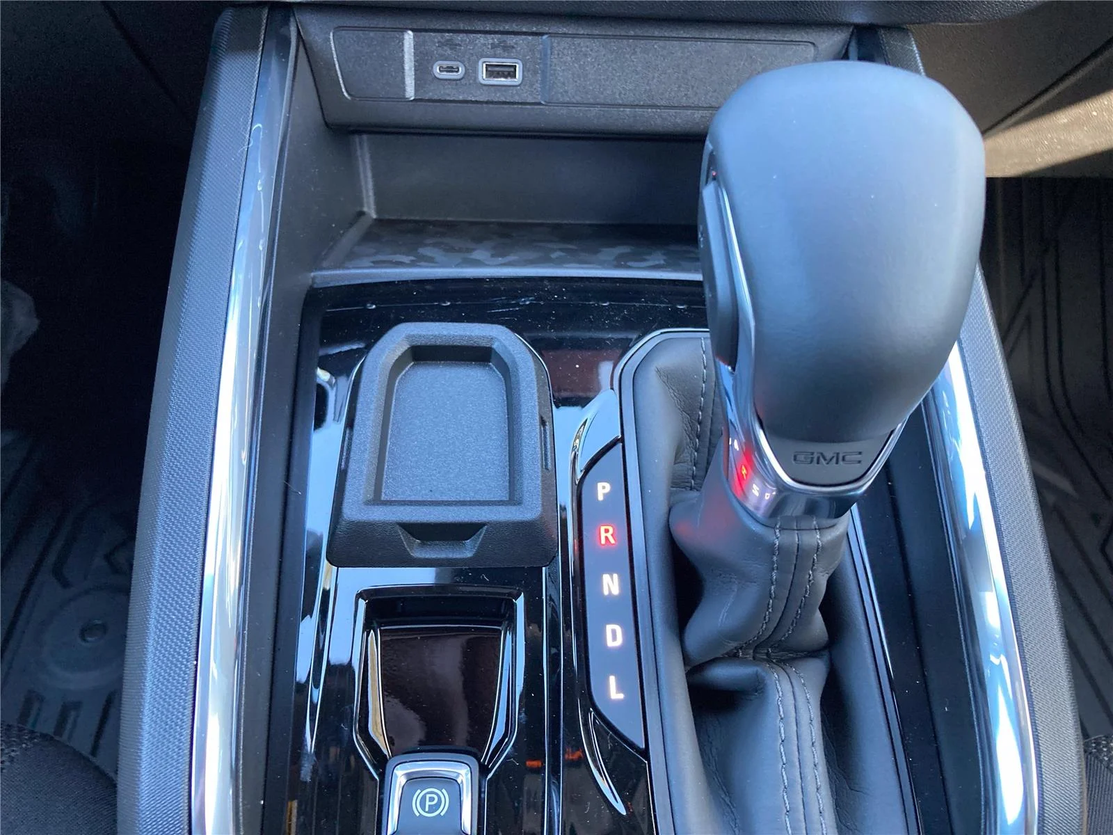 New 2026 Onyx Black GMC Elevation image 18
