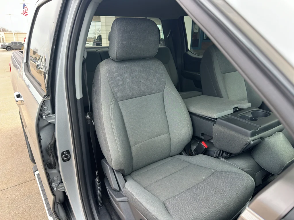 Used 2025 Iconic Silver Metallic Ford XLT image 29