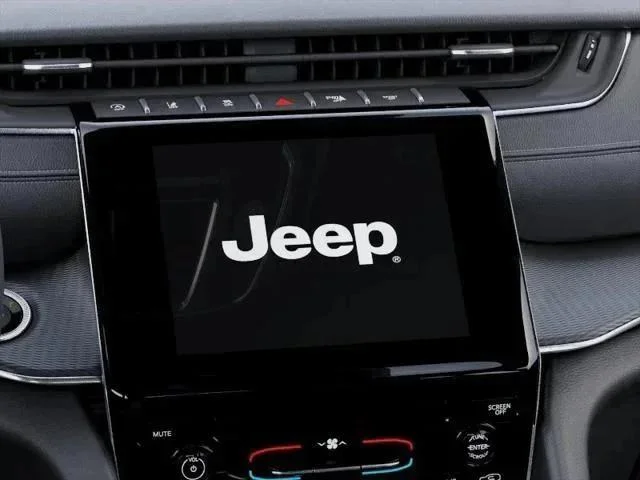 New 2026 Bright White Clear-Coat Exterior Paint Jeep Laredo image 122