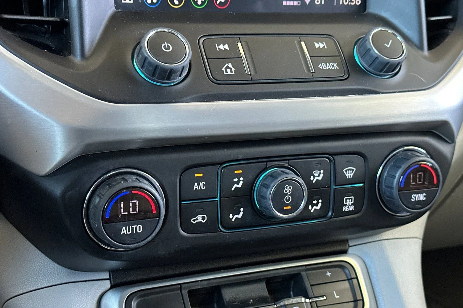 Used 2022 Red GMC SLE image 21