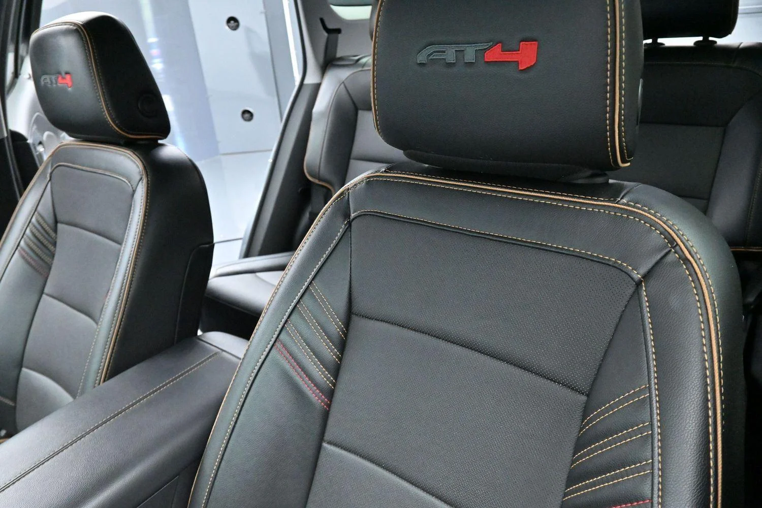 Used 2023 Sterling Metallic GMC AT4 image 17