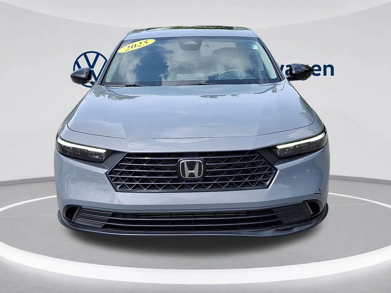 Used 2025  Honda SE image 2