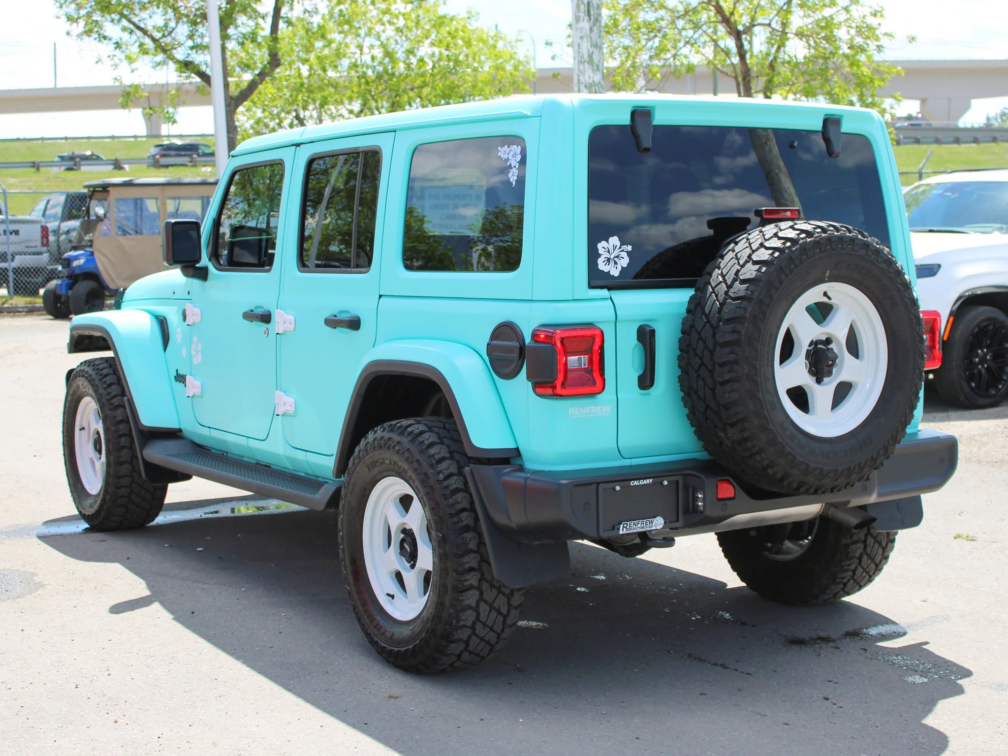 Certified Used 2025 White Jeep Sahara * No Accidents | Tiffany Blue | McKinley Leather | Adaptive Cruise | Apple CarPlay | Alpine image 14