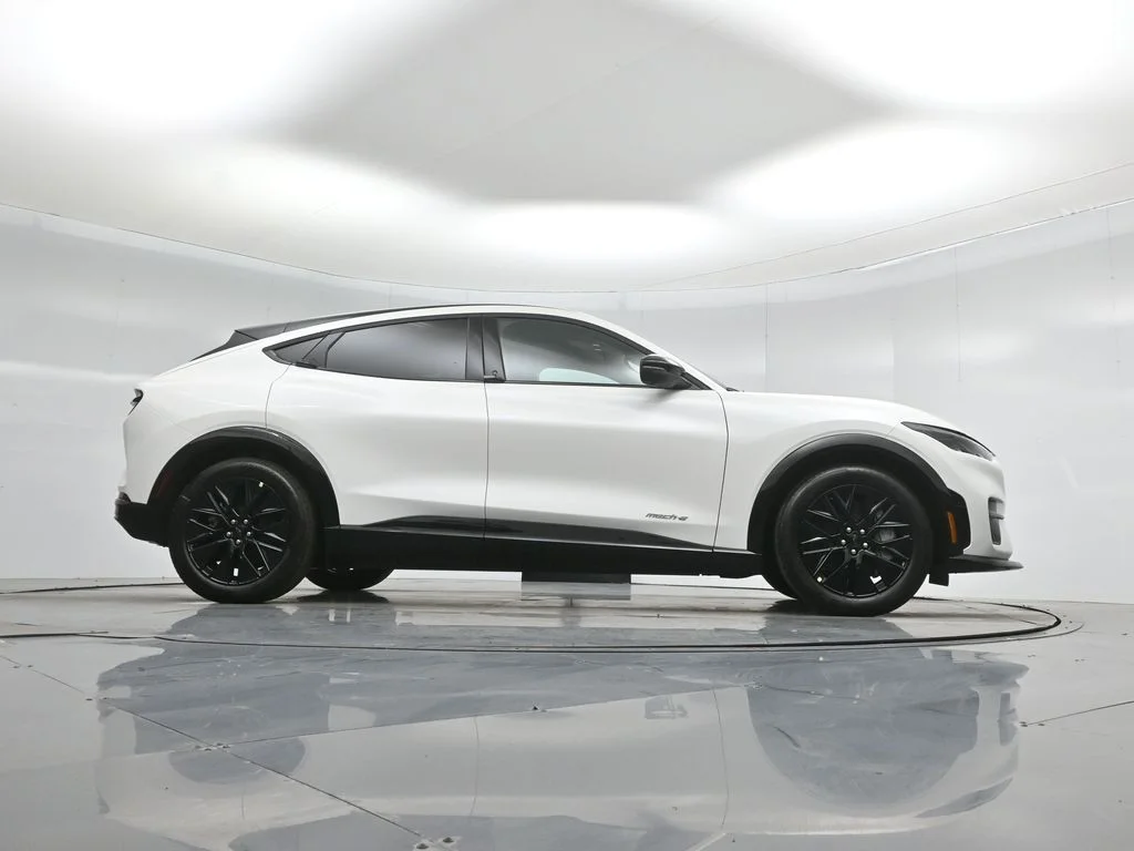 New 2026 Star White Metallic Tri-coat Ford Premium image 46