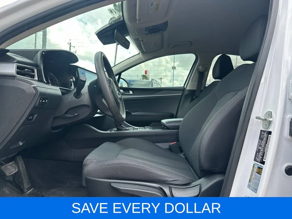 Used 2023 White Kia LXS image 8