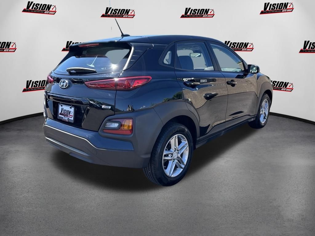 Used 2020 Black Hyundai SE image 4