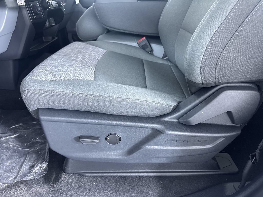 New 2026 Oxford White Ford XLT image 13