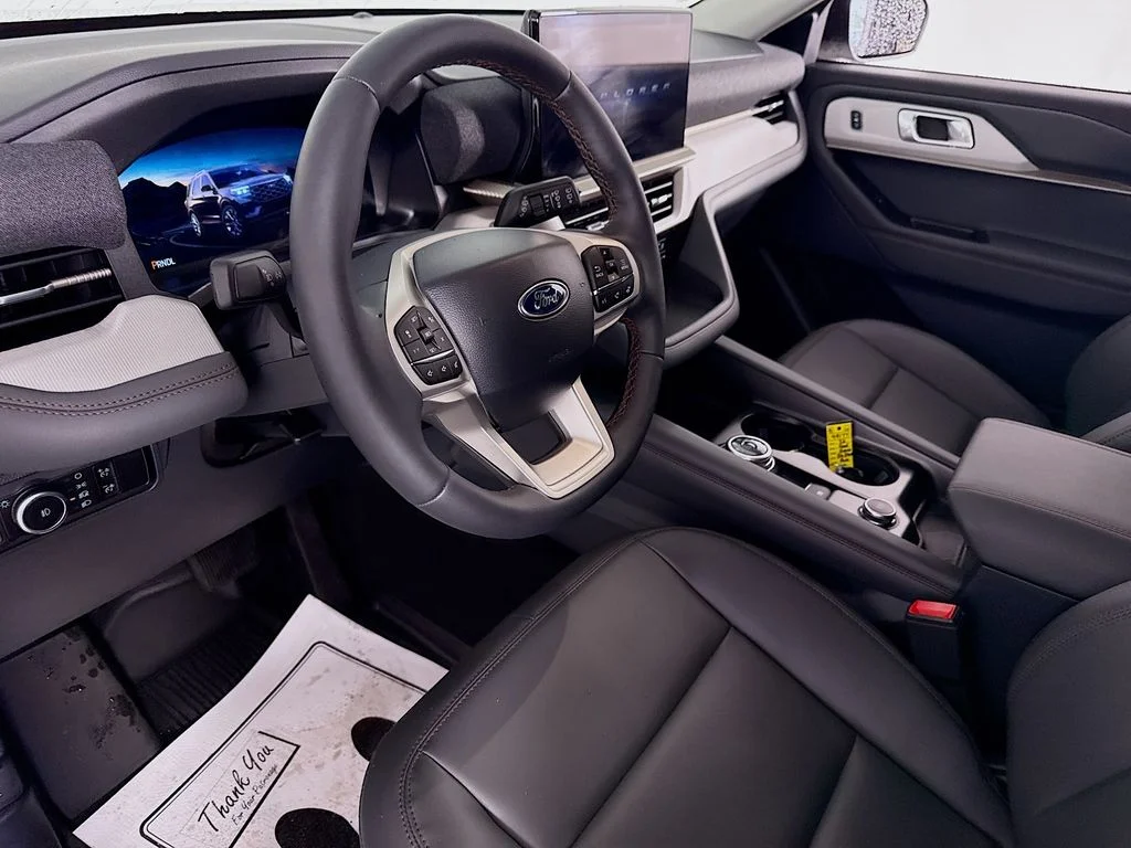 New 2026 Star White Metallic Tri-Coat Ford Active image 9