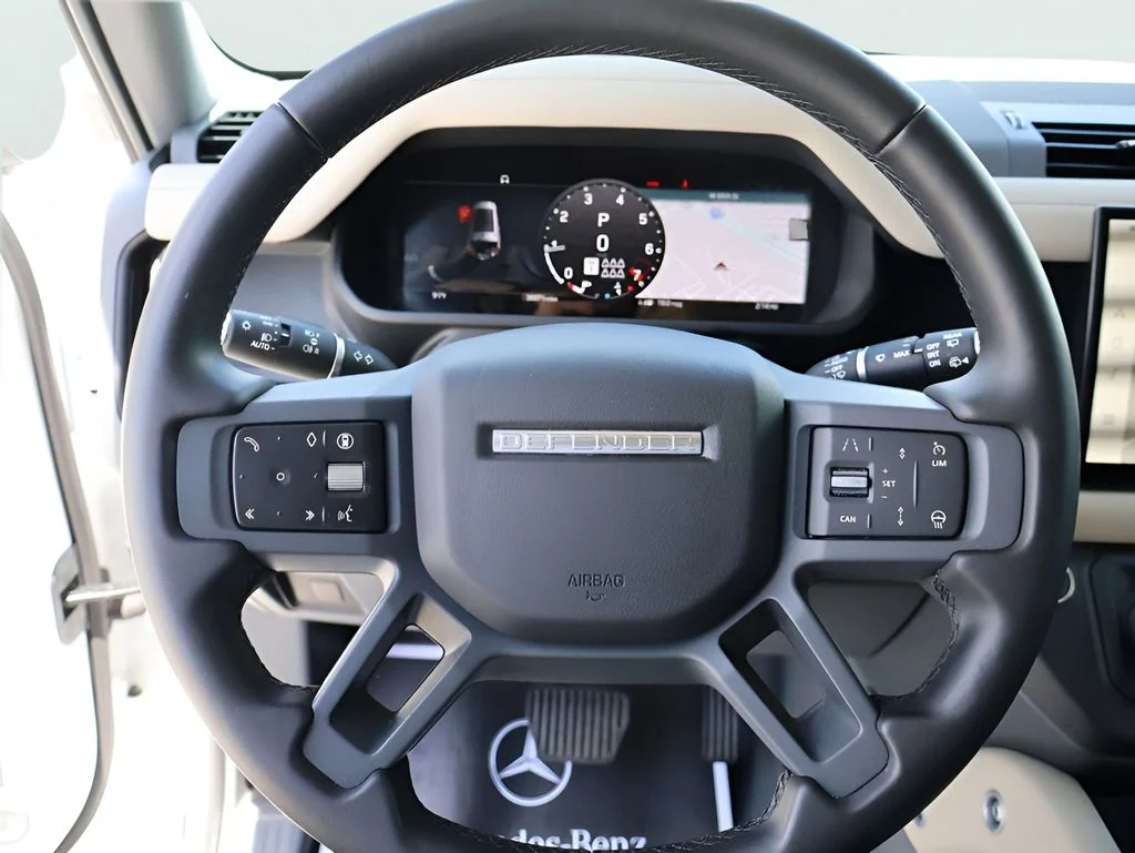 Used 2024 Fuji White Land Rover X-Dynamic SE image 30