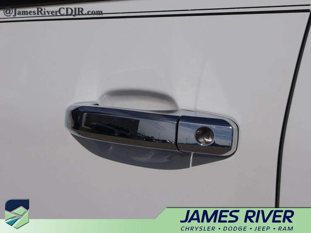 Used 2015 White Chevrolet LTZ image 19