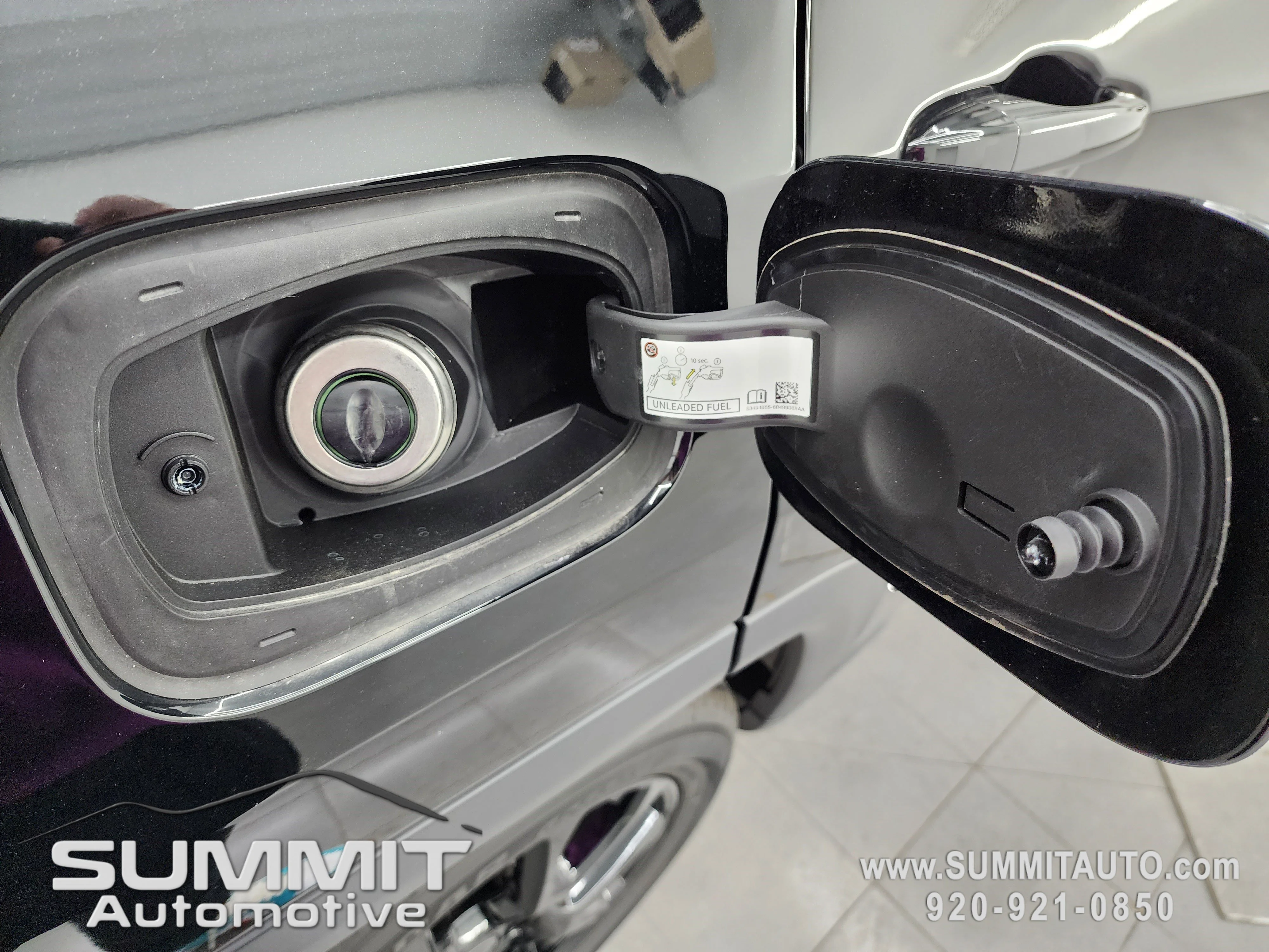 New 2026 Diamond Black Crystal Pearlcoat Jeep Latitude image 26