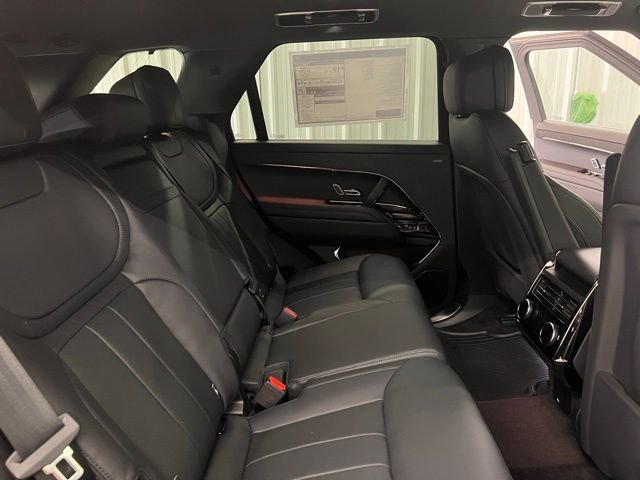 New 2025 Ostuni Pearl White Land Rover Dynamic SE image 17