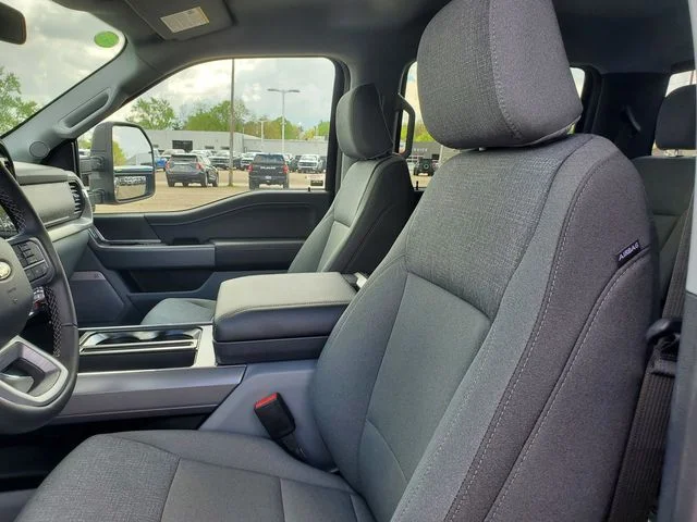 2025 Ford F-150 XLT - Photo 13
