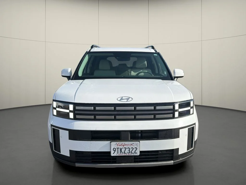 Used 2025 White Hyundai SEL image 2
