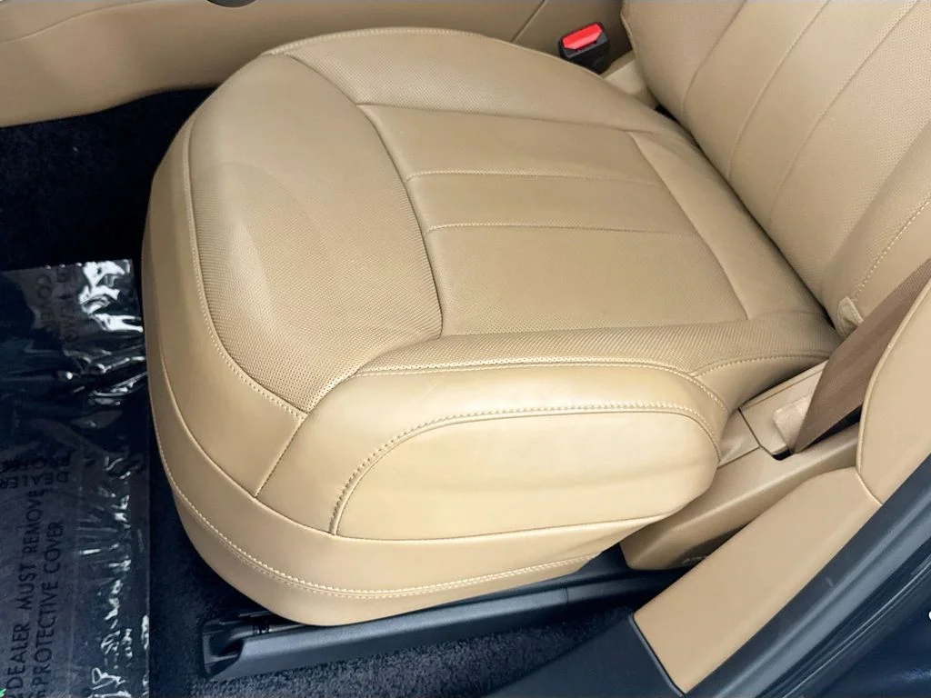 Used 2025 Gray Land Rover SE image 20